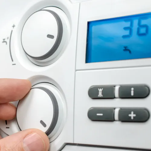 Engineer carrying out a landlord gas safety check in Reading